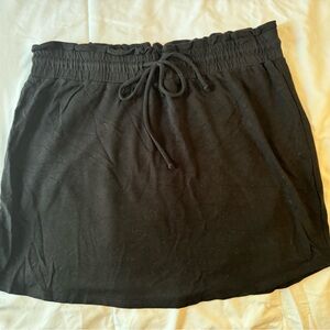 Black T-shirt material women’s skirt size medium